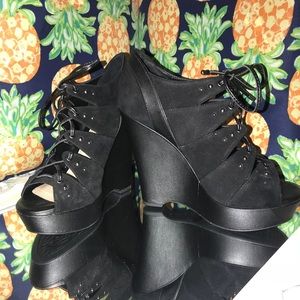 Black wedge heels